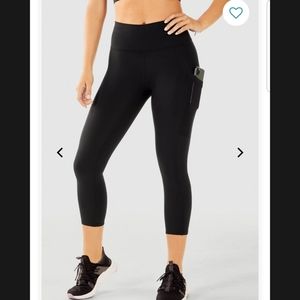 NWT Mila High Waisted Pocket Capri